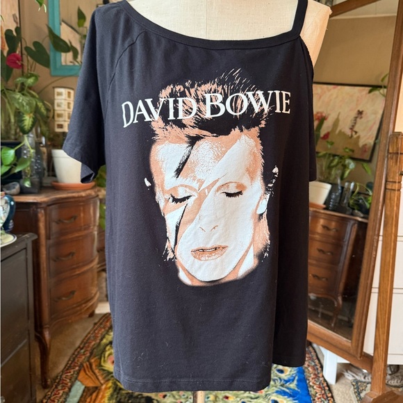The Vinyl Icons David Bowie Ziggy Stardust One Shoulder Tee, Plus Size 1X - Picture 4 of 8